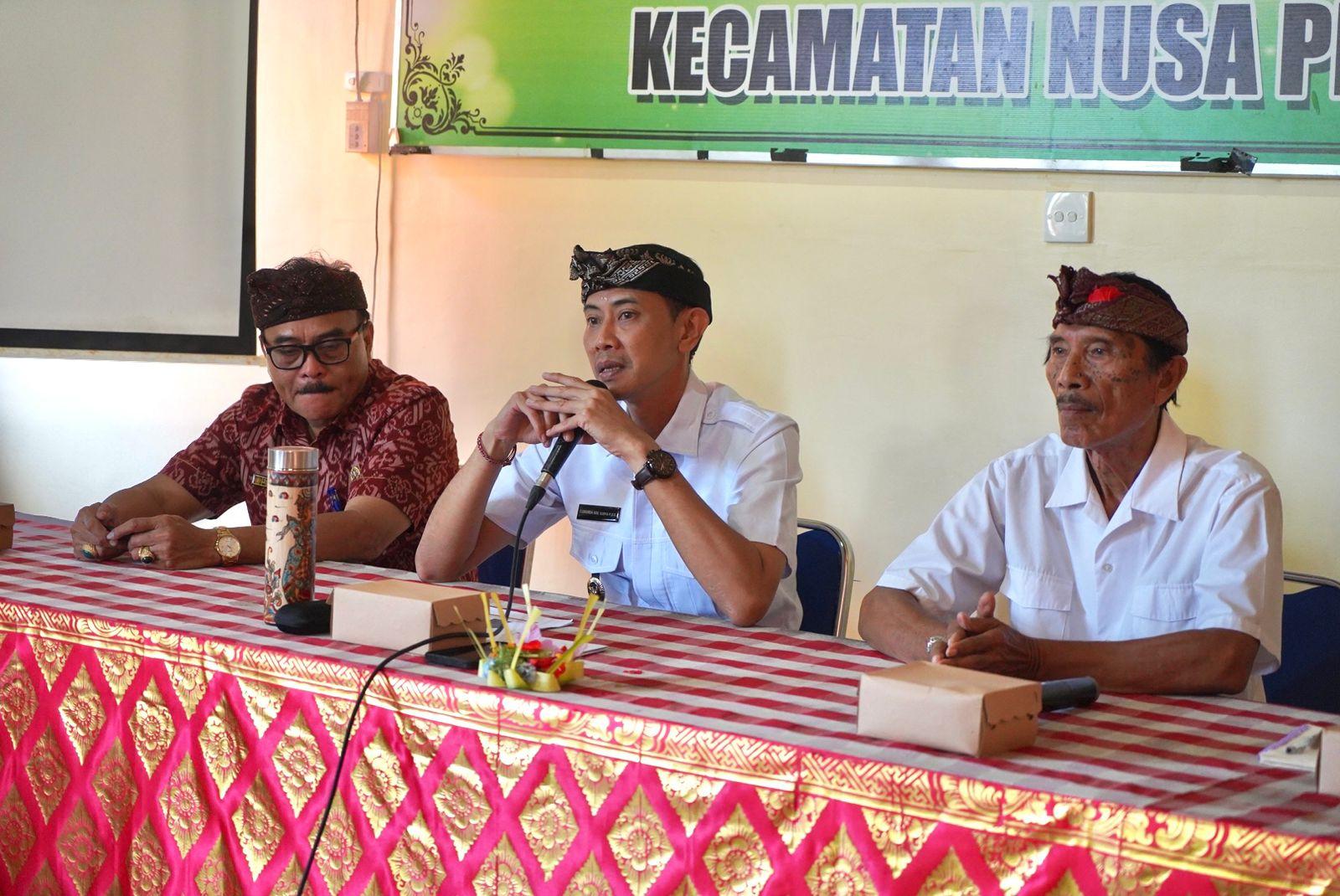 Wakil Bupati Klungkung, Tjokorda Gde Surya Putra, saat menjadi narasumber dalam Dialog Kerukunan Umat Beragama di Kantor Kecamatan Nusa Penida pada Kamis (17/7/2025).