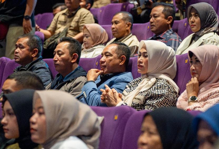 Suasana saat Panglima TNI Jenderal TNI Agus Subiyanto dan Kapolri Jenderal Pol. Listyo Sigit Prabowo menonton film BELIEVE, pada gala premiere di XXI Plaza Senayan, Jakarta Pusat, Jumat (18/7/2025). (balihotnews/ist)