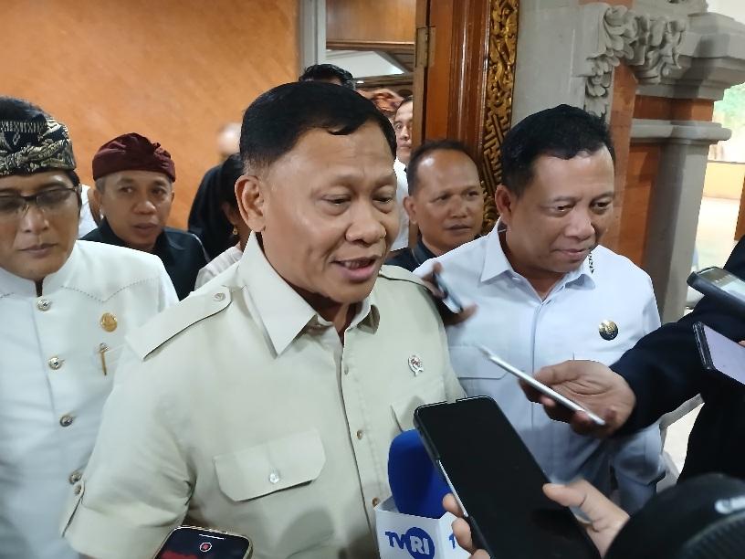 Wamen KKP bersama Wagub Bali usai sosialisasi pembangunan PPN Pengambenan di Kantor Gubernur Bali, pada Kamis (24/7/2025) (Balihotnews/ist)
