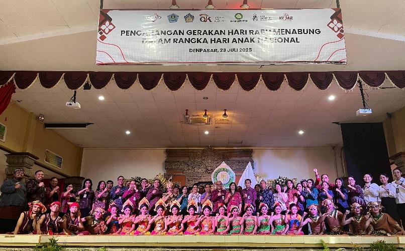 Acara peluncuran program Satu Rekening Satu Pelajar (KEJAR) di Aula SMK Negeri 5 Denpasar pada Rabu (23/7/2025). (balihotnews/ist)