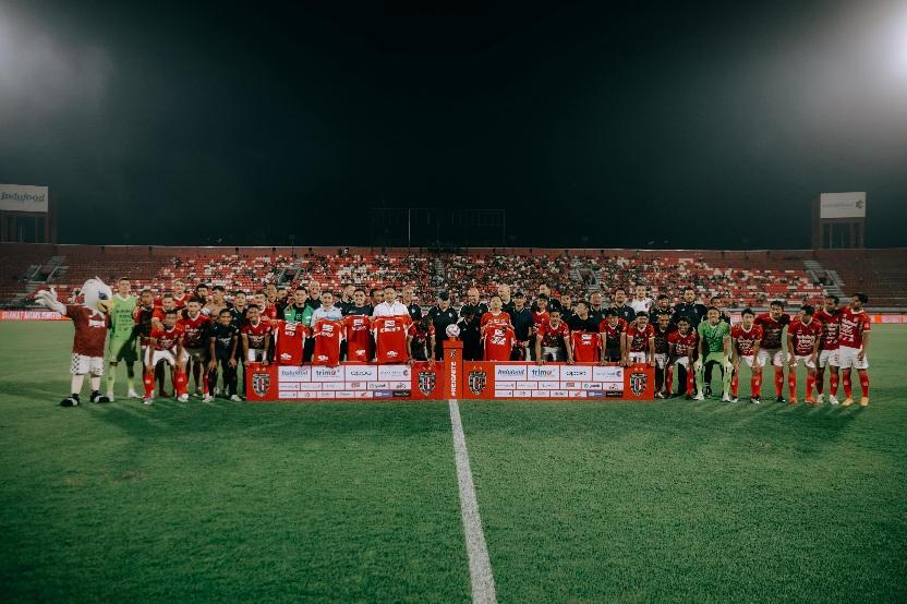 Bali United FC baru saja meluncurkan jersey anyarnya untuk menyambut kompetisi Super League musim 2025-2026. Peluncuran berlangsung pada Sabtu (26/7/2025), di Stadion Kapten I Wayan Dipta, Gianyar. (balihotnews/baliutd.com)