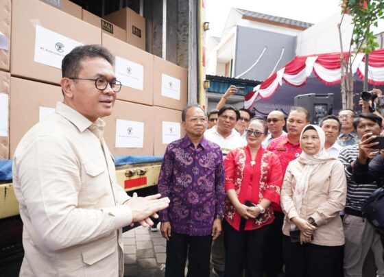 Foto: Mendag Budi Santoso didampingi Gubernur Koster memimpin langsung pelepasan ekspor produk rempah dan madu produksi UMKM Bali ke pasar Hongkong, Selasa, 29 Juli 2025. (Balihotnews/ist).