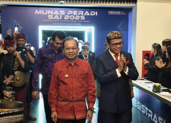 Foto: Gubernur Bali, Wayan Koster menghadiri acara Musyawarah Nasional (Munas) Peradi SAI 2025 yang digelar di Anyava Resort and Hotel, Kuta, Kabupaten Badung, Jumat.malam, 25 Juli 2025. (Balihotnews/ist).