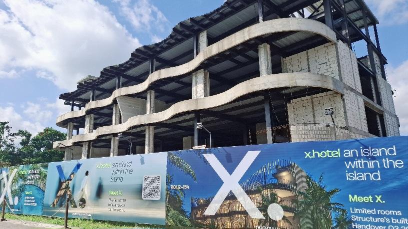 X Hotel yang dibangun Nuanu Real Estate di kawasan Nuanu Creative City, masih dalam tahap pembangunan. (balihotnews/rahma)