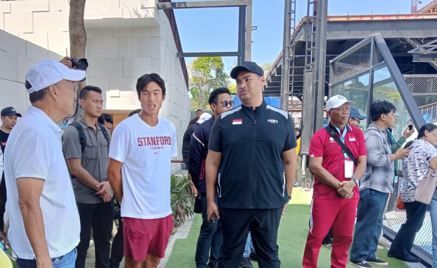 Menteri Pemuda dan Olahraga (Menpora), Dito Ariotedjo saat meninjau Bali Beach Country Club, ITDC Nusa Dua, Minggu (3/8/2025). (balihotnews/rahma)