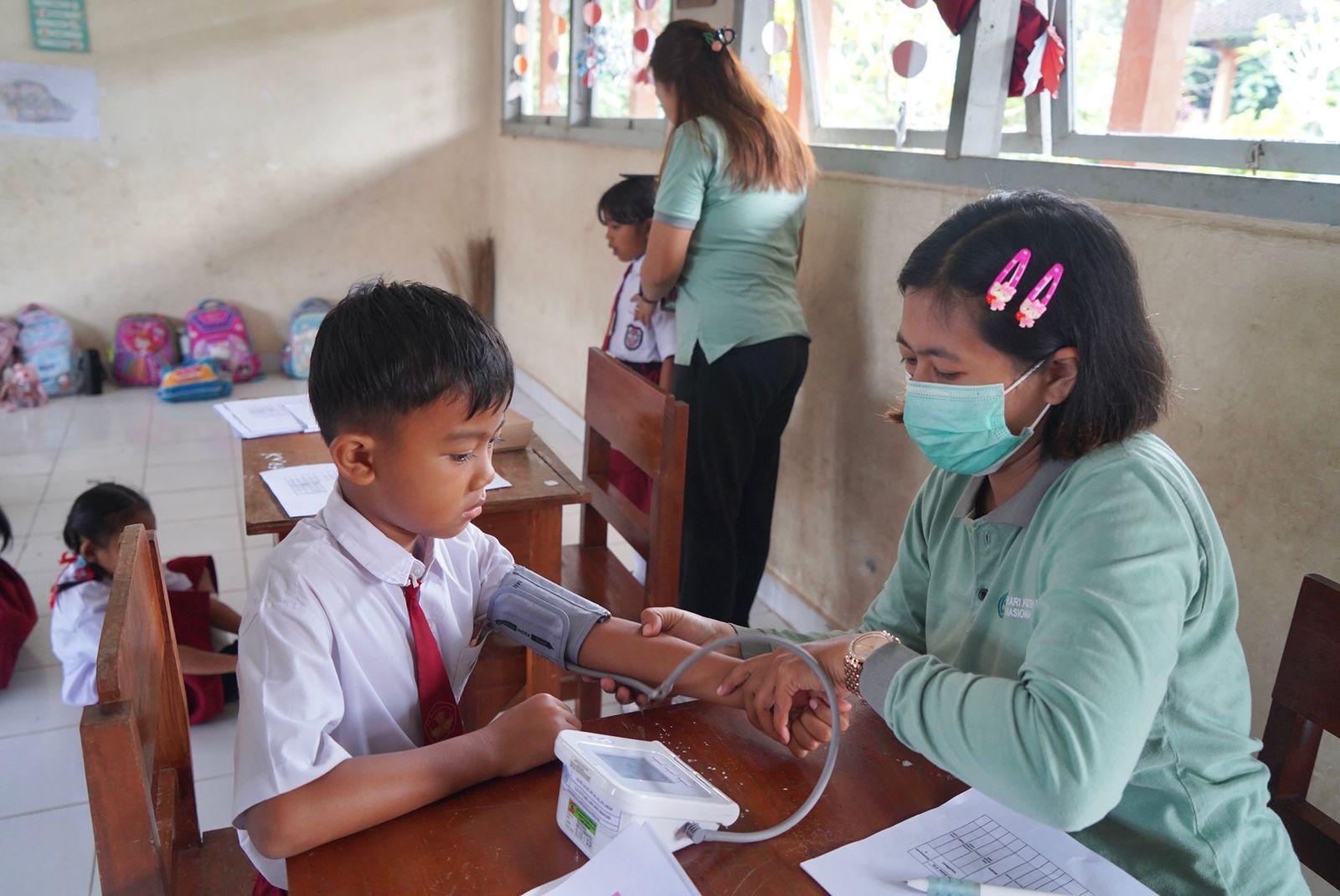 Program Cek Kesehatan Gratis (CKG) di SD Negeri 2 Bakas, Banjarangkan Klungkung, oleh Pemerintah Kabupaten Klungkung, Senin (11/8/2025).
