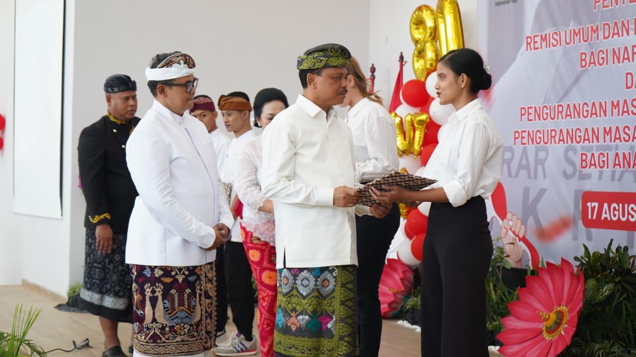 Pemberian SK Remisi kepada narapidana Bali dalam rangka HUT RI ke-80. (balihotnews/ist)