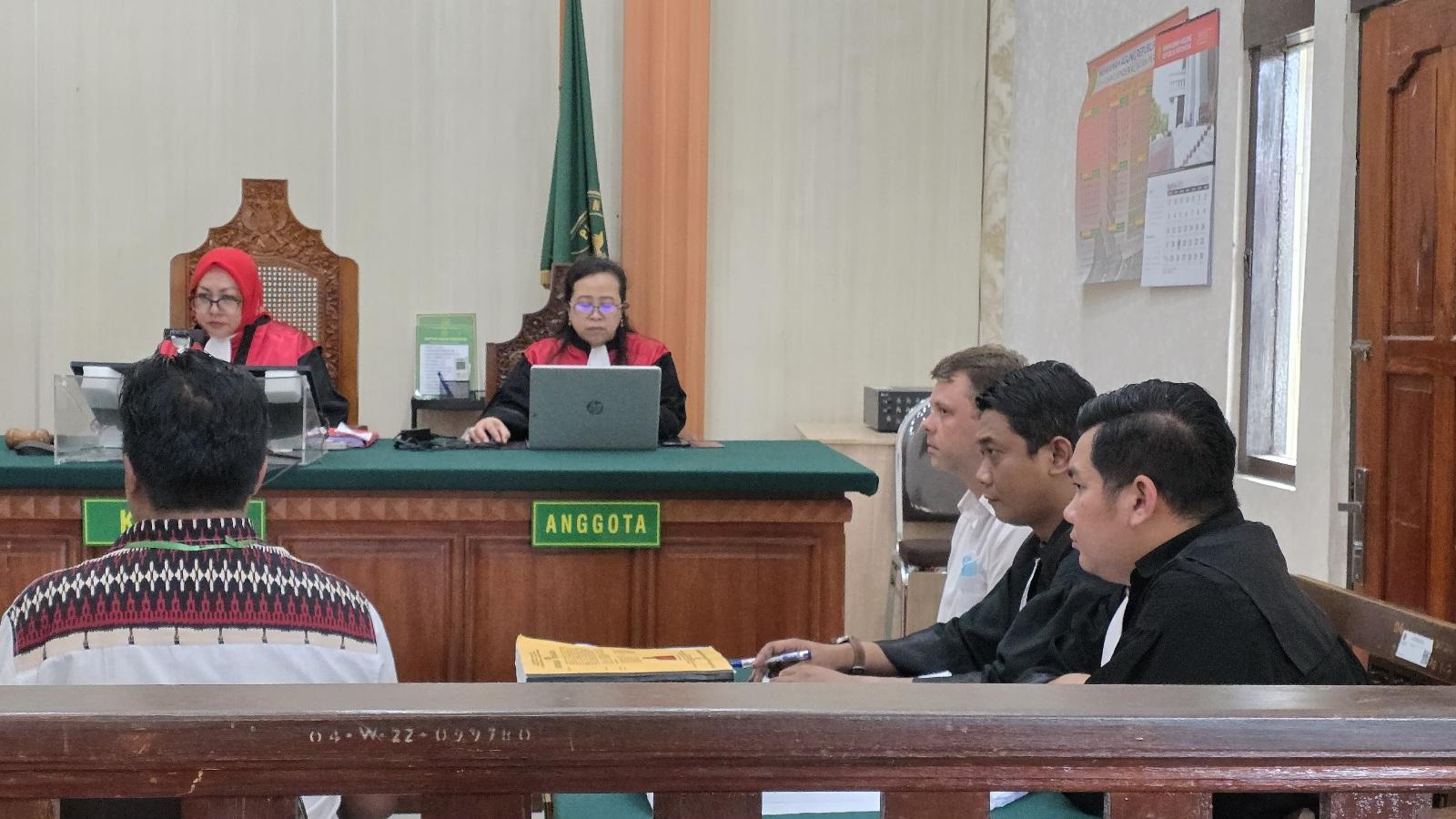 Suasana sidang perkara narkoba dengan terdakwa Roman Nazarenko di PN Denpasar. (Balihotnews/ist)