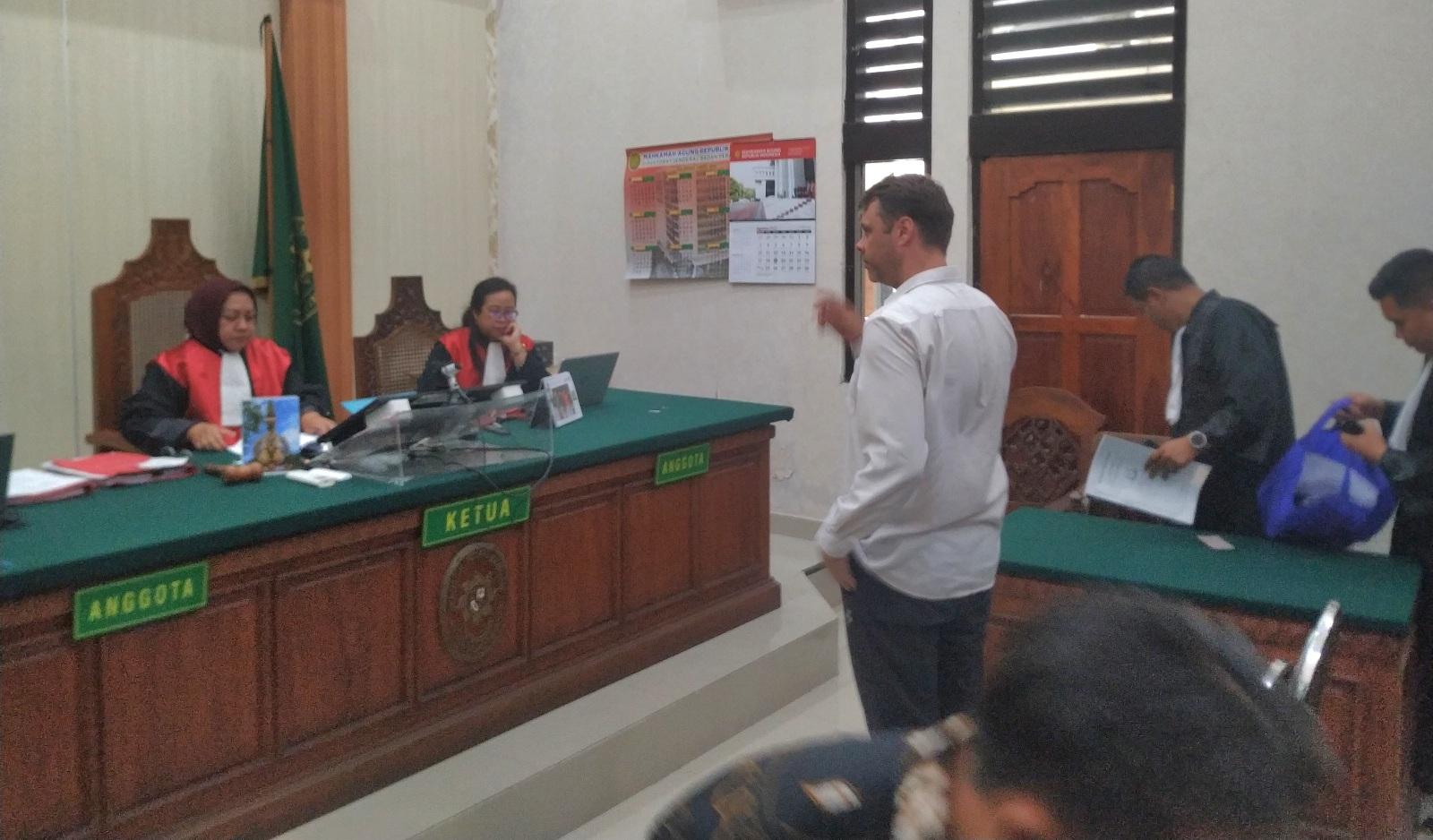 Suasana sidang tuntutan perkara narkoba dengan terdakwa Roman Nazarenko di ruang Sari, Pengadilan Negeri, Denpasar, Kamis (28/8/2025). (balihotnews/rahma)