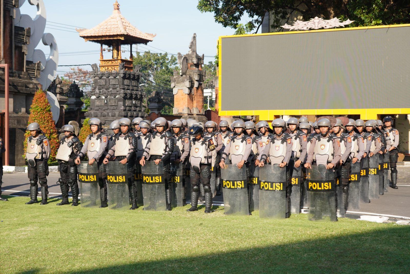 Polda Bali Gelar Apel Siaga di halaman depan Mapolda Bali pada Minggu (31/8/2025). (balihotnews/poldabali)
