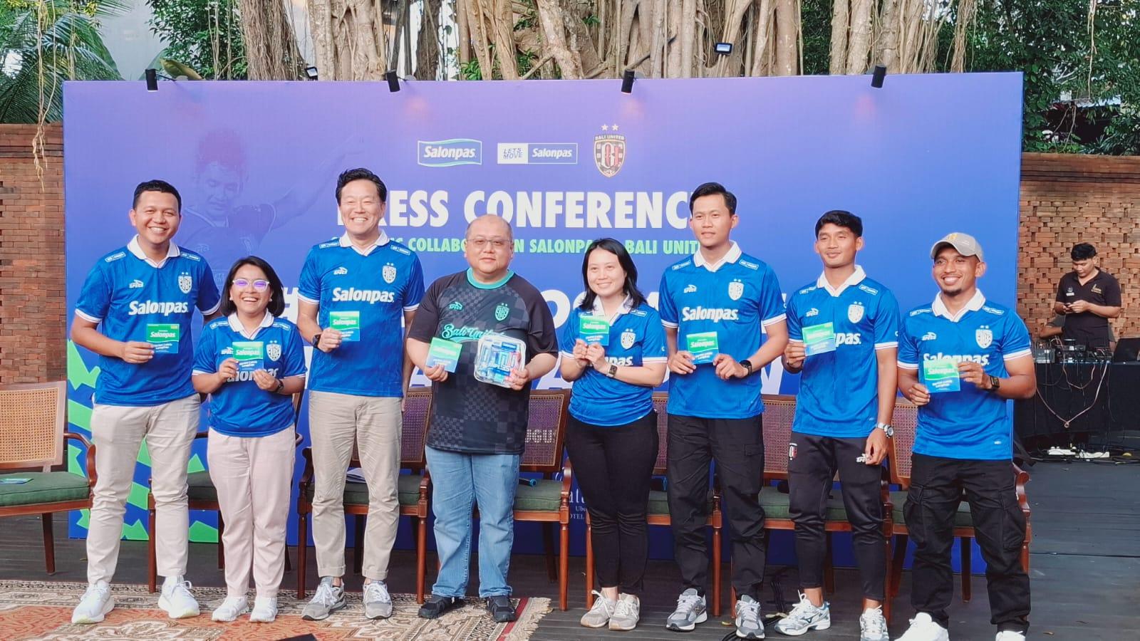 Bali United menggandeng Salonpas sebagai Official Pain Relief Partner yang diresmikan di Kinandari Venue, Plataran Ubud Hotel & Spa, Senin (4/82025). (balihotnews/rahma)