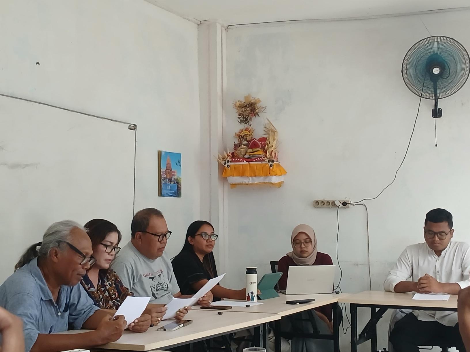 Forum Warga Setara (Forwaras) saat konferensi pers di YLBHI-LBH Bali, pada Selasa (2/9/2025).(balihotnews/ian)