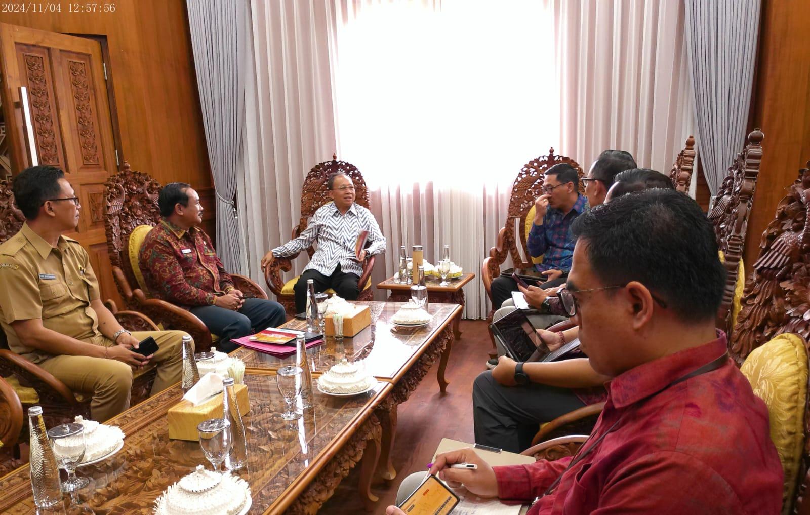 Suasana audiensi Kepala BPS Provinso Bali, Agus Gede Hendrayana Hermawan di Gedung Kertha Sabha, Jayasabha, Denpasar, Senin (8/9/2025). (balihotnews/pemprovbali)