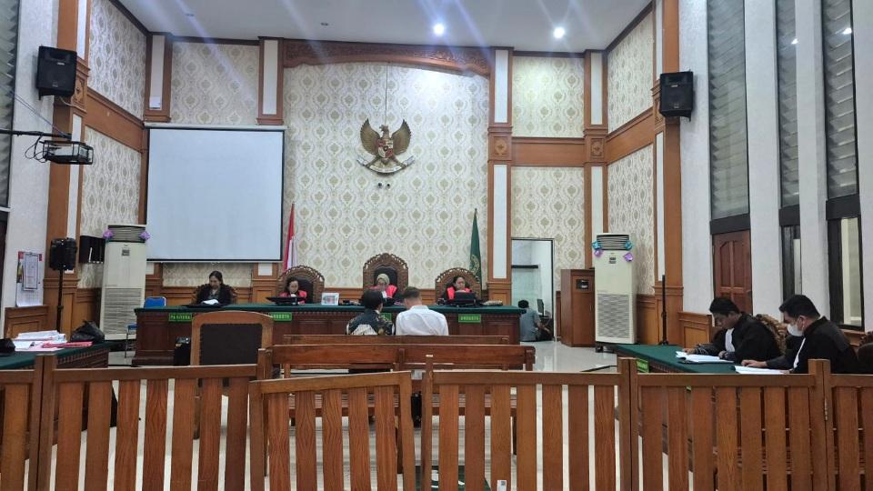 Suasana sidang warga negara Ukraina, Roman Nazarenko terkait kasus narkotika di Pengadilan Negeri Denpasar, Senin (9/9/2025). (balihotnews/ist)