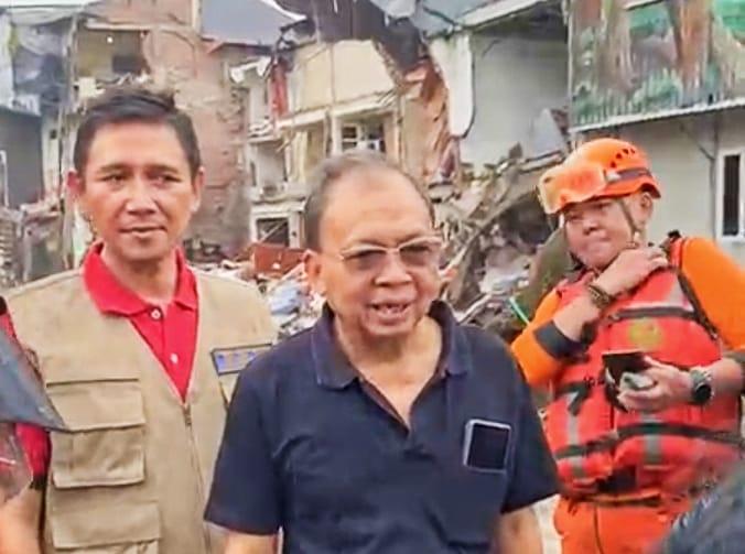 Gubernur Bali Wayan Koster saat meninjau lokasi banjir di Pasar Kumbasari, Denpasar, Rabu (10/9/2025). (balihotnews/capturevid)