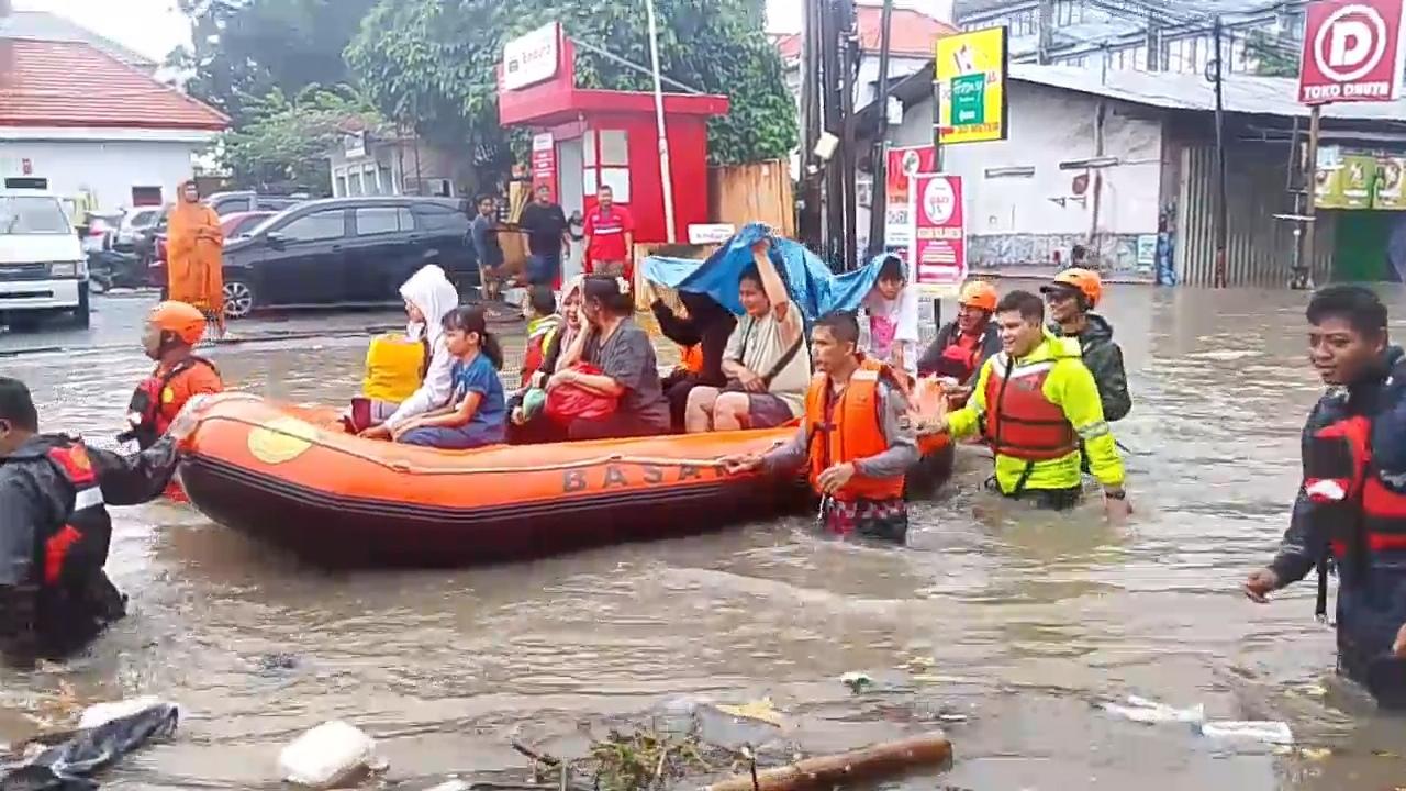 Suasana evakuasi warga yang terdampak banjir di Denpasar, Bali, Rabu (10/9/2025). (balihotnews/sar)