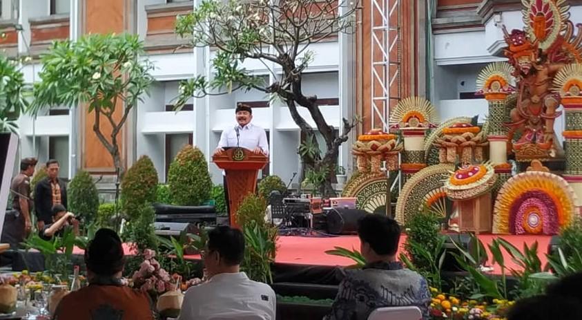 Jaksa Agung ST Burhanuddin saat memberikan sambutan dalam peresmian gedung auditorium, rumah jabatan eselon III, Pura Wira Adhyaksa, kafetaria, gedung parkir, hingga videotron, pada Selasa (16/9/2025) di Kejaksaan Tinggi (Kejati) Bali. (balihotnews/ist)
