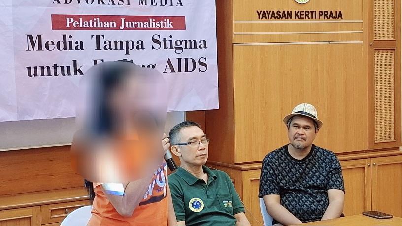 Mawar (nama samaran) saat memberikan pengalamannya sebagai Pengidap HIV. (balihotnews/rahma)