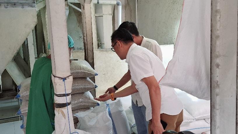 Polda Bali bersama sejumlah instansi melakukan inspeksi mendadak terhadap sejumlah toko produseb dan distributor beras, pada Sabtu (25/10/2025). (balihotnews/rahma).