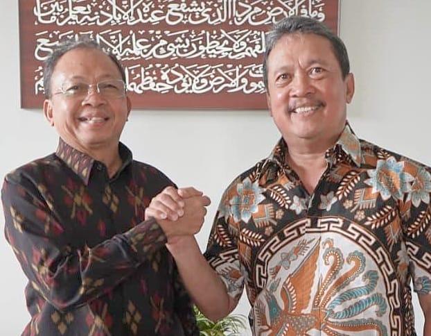 Dari kiri, Gubernur Bali Wayan Koster, Menteri Kelautan dan Perikanan, Ir. Wahyu Sakti Trenggono. (balihotnews/istimewa)