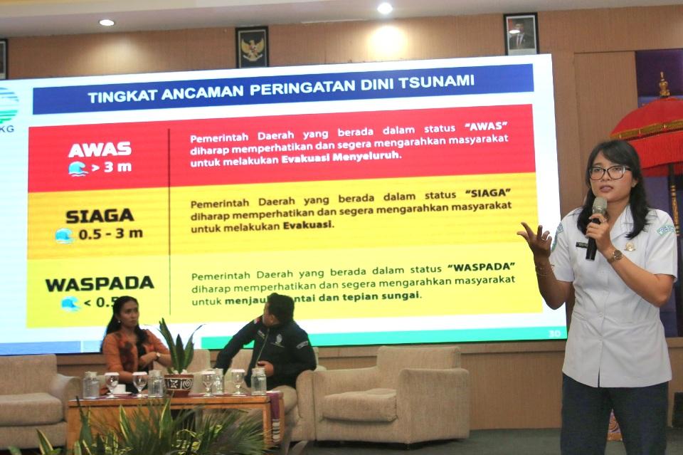 Pelatihan Peningkatan Kapasitas Jurnalis Peliputan Bencana Alam yang digagas Jawa Pos TV Bali bersama Badan Meteorologi, Klimatologi, dan Geofisika (BMKG) di Quest Hotel San Denpasar, Sabtu (4/10/2025). (balihotnews/istimewa)