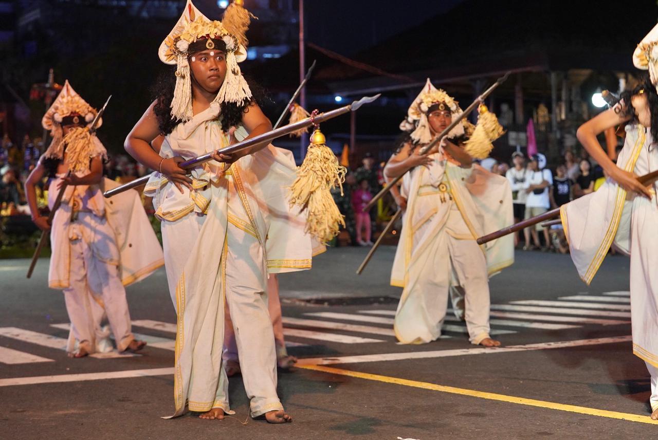 Pembukaan Klungkung Heritage Festival (KHF) 2025 di depan Monumen Ida Dewa Agung Jambe, Jumat (10/10/2025). (balihotnews/pemkabklungkung)