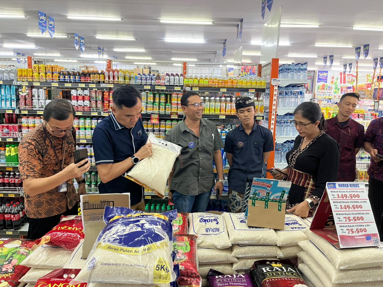 Polda Bali dan instansi terkait yang tergabung dalam Satgas Pangan melalukan inspeksi mendadak (sidak) pada Kamis (30/10/2025). (balihotnews/poldabali)