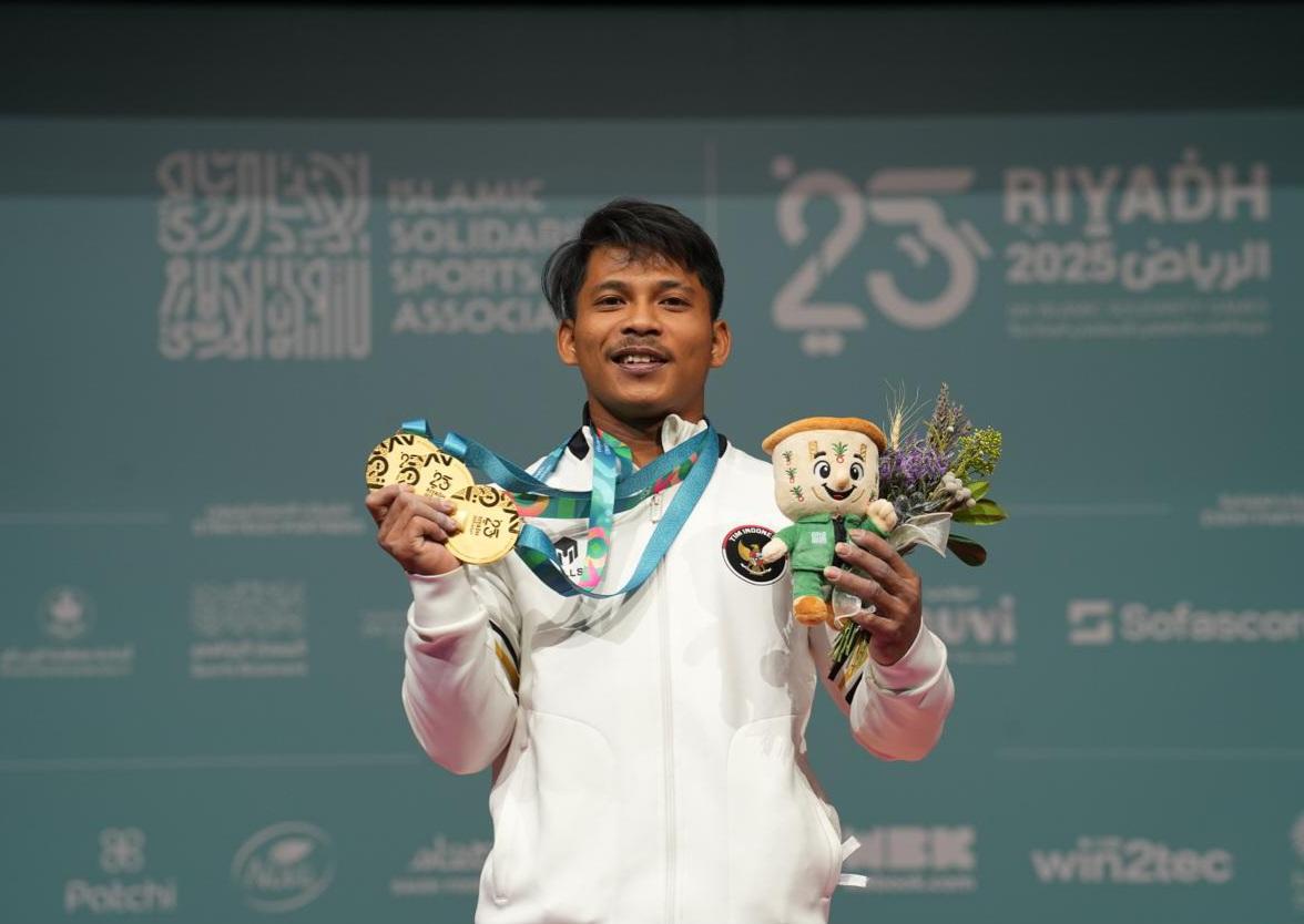 Muhammad Husni, Atlet angkat besi asal Lampung raih 3 emas di Islamic Solidarity Games (ISG) 2025 yang digelar di Boulevard City, Riyadh, Arab Saudi, Sabtu (8/11/2025). (balihotnews/istimewa)