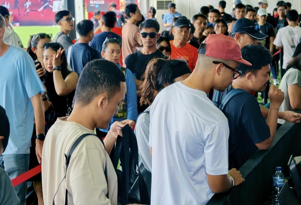 Ribuan peserta memadati area Race Pack Day di Bali United Training Center, Gianyar, Sabtu (29/11/2025). (balihotnews/istimewa)