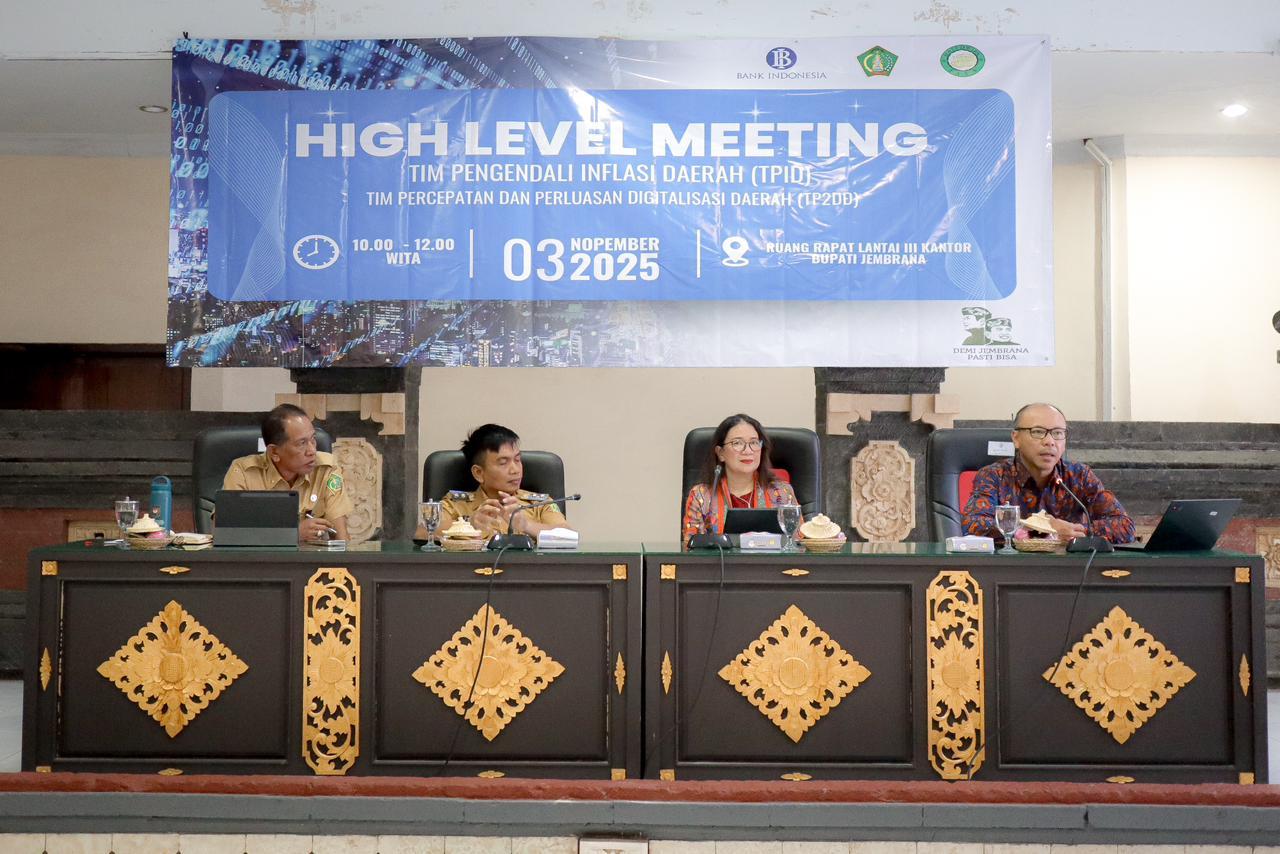 High Level Meeting (HLM) TPID dan TP2DD Jembrana yang digelar di Kantor Bupati Jembrana, Senin (3/11/2025). (balihotnews/istimewa)