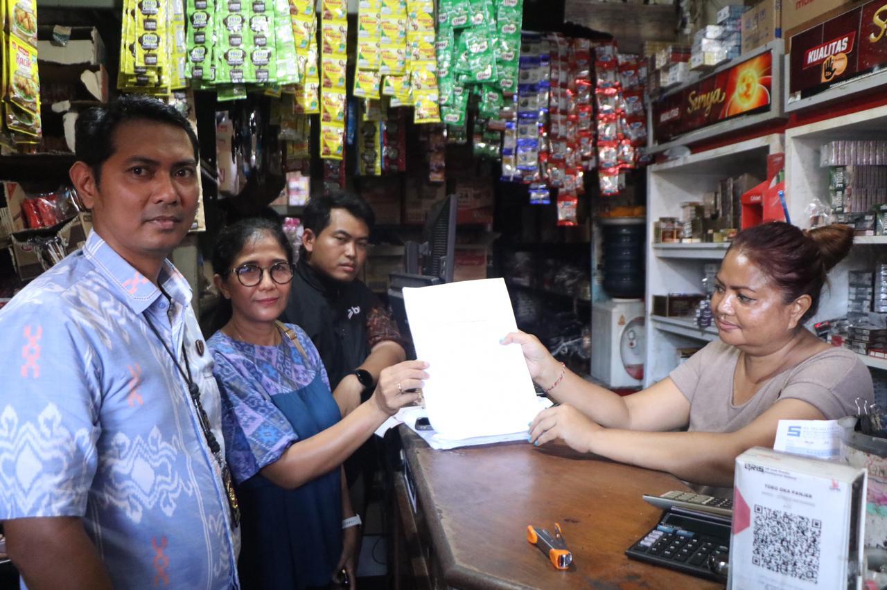 Razia Harga Eceran Tertinggi (HET) di tiga titik wilayah Denpasar, meliputi dua toko pengecer dan satu toko grosir, pada Selasa (4/11/2025). (balihotnews/istimewa)