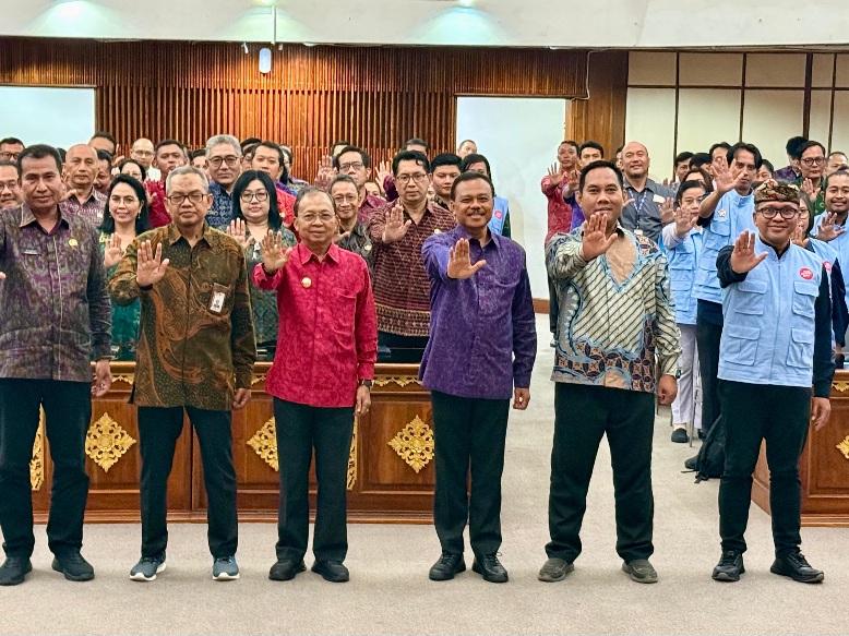 Sosialisasi Penguatan Integritas, Budaya Antikorupsi, dan Gratifikasi di Gedung Wiswa Sabha Utama, Kantor Gubernur Bali, Denpasar, Selasa (4/11/2025).