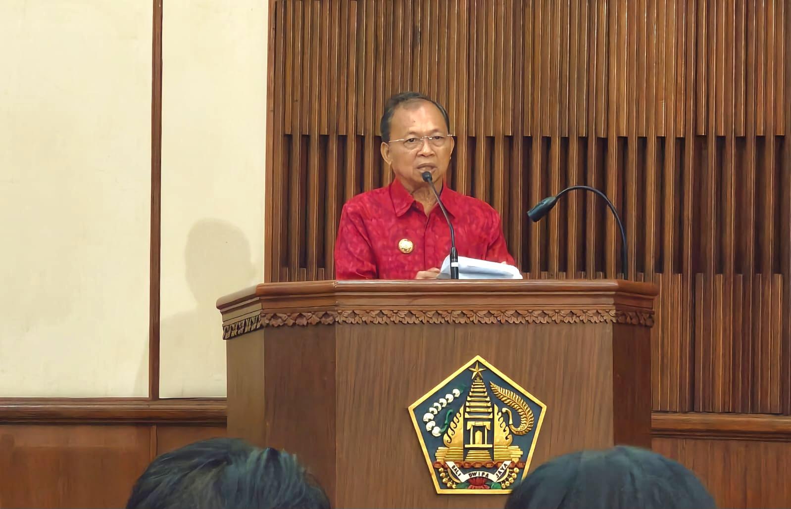 Gubernur Bali Wayan Koster saat Sosialisasi Penguatan Integritas, Budaya Antikorupsi, dan Gratifikasi di Gedung Wiswa Sabha Utama, Kantor Gubernur Bali, Selasa (4/11/2025). (balihotnews/istimewa)