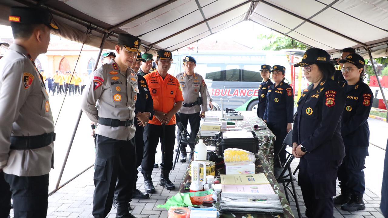 Polda Bali menggelar Apel Kesiapan Tanggap Darurat Bencana Hidrometeorologi di Lapangan Iptu Soetardjo, Mako Brimob Tohpati, Rabu (5/11/2025). (balihotnews/istimewa)