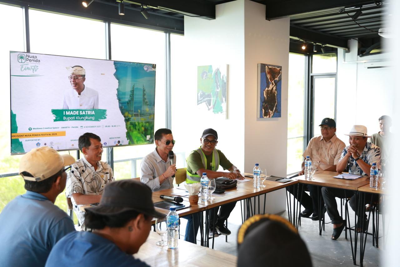 Focus Group Discussion (FGD) bertema “Waste Management Ecosystem” di Mandawa Creative Space Amerta Penida, Desa Sakti, Kecamatan Nusa Penida, Kamis (6/11/2025). (balihotnews/istimewa)