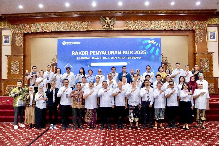 Rapat Koordinasi (Rakor) Penyaluran KUR Tahun 2025 wilayah kerja Jawa II (Jawa Timur dan Yogyakarta), Bali, dan Nusa Tenggara yang digelar Kementerian Koperasi dan UKM di Denpasar, Rabu (6/11/2025). (balihotnews/istimewa)