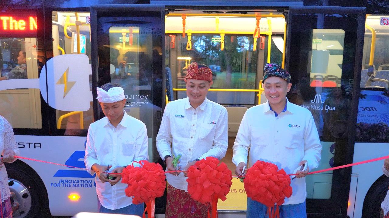 PT Pengembangan Pariwisata Indonesia (ITDC) bersama KALISTA resmi memulai uji coba shuttle listrik di kawasan The Nusa Dua, Kamis (13/11/2025). (balihotnews/istimewa)