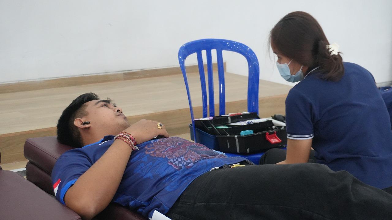 Lapas Kelas IIA Kerobokan gelar kegiatan donor darah dan pemeriksaan gratis untuk petugas, dalam rangka Hari Bakti Kementerian Imigrasi dan Pemasyarakatan (Kemenimipas) pertama pada Kamis, (13/11/2025). (balihotnews/istimewa)