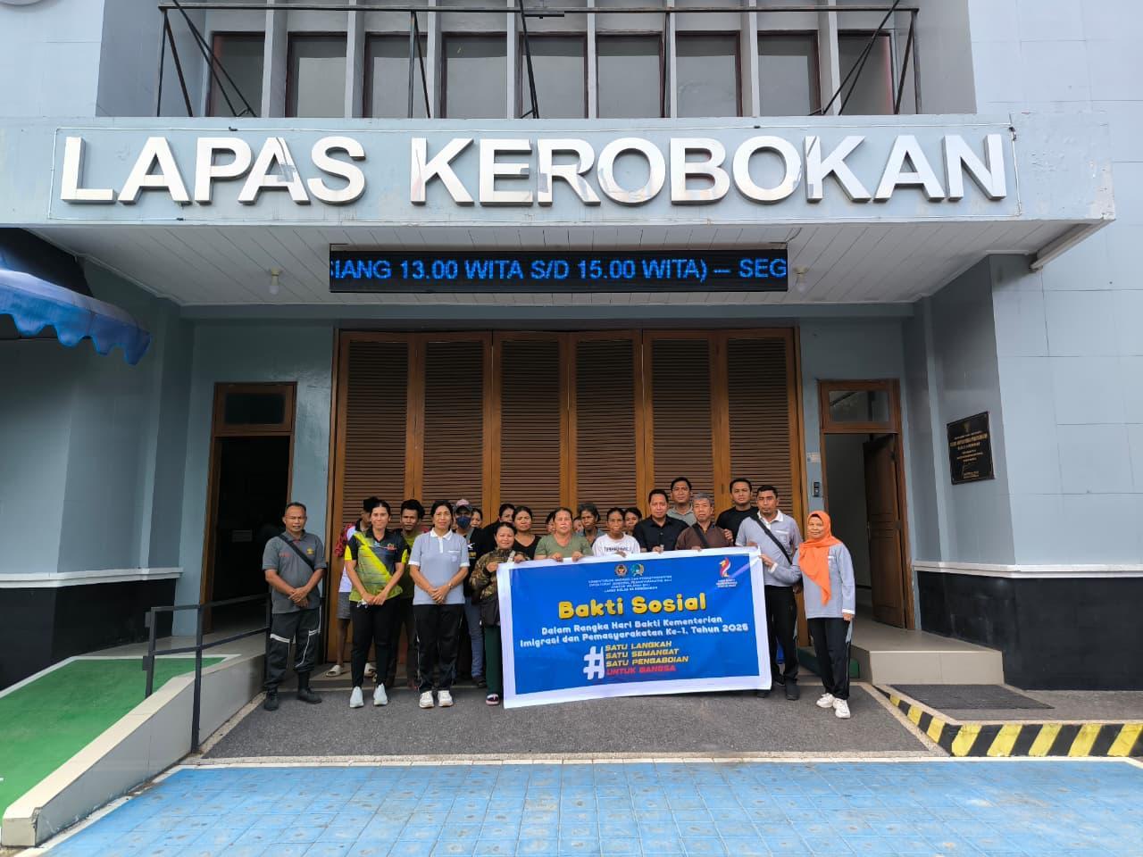 Jelang Hari Bakti Kementerian Imigrasi dan Pemasyarakatan (Kemenimipas) pertama, Lapas Kelas IIA Kerobokan gelar bakti sosial bagi masyarakat di sekitar lingkungan lapas pada Kami (13/11/2025). (balihotnews/istimewa)