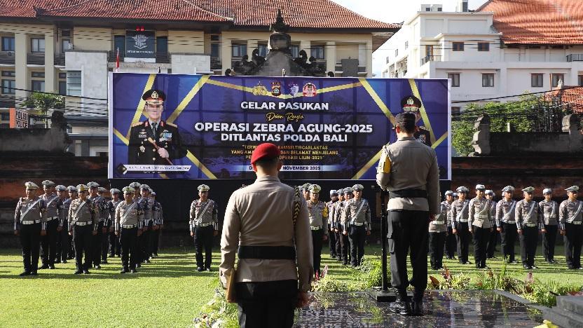 Polda Bali gelar Operasi Zebra Agung 2025 dipusatkan di halaman depan Mapolda Bali, Senin (17/11/2025). (balihotnews/istimewa)