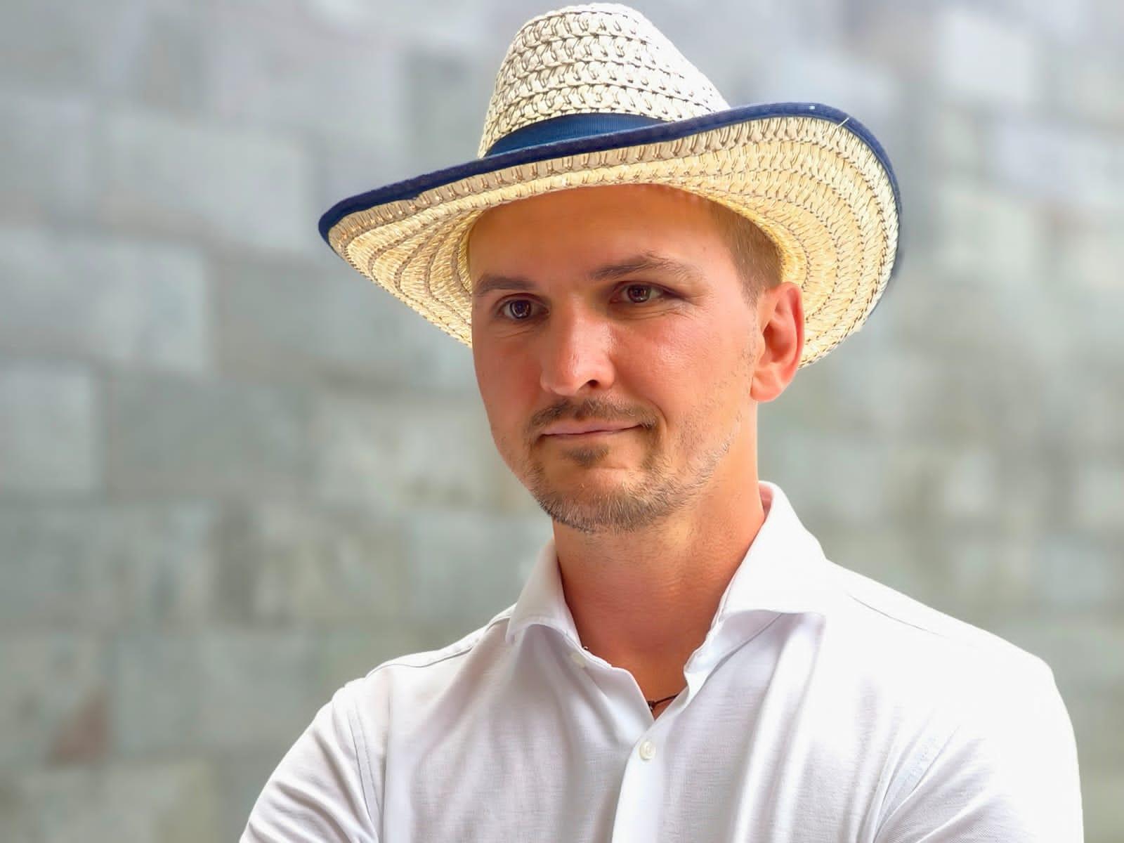 Foto: Influencer asal Rusia, Sergei Domogatsky alias Mr. Terimakasih. (balihotnews/istimewa)