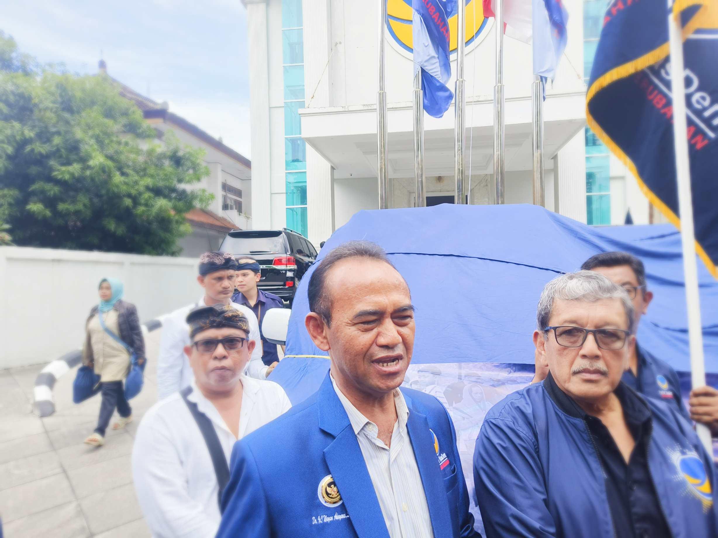 Notaris sekaligus pendiri Universitas Bali Dwipa, Dr Wayan Adnyana resmi menjabat Dewan Pertimbangan DPW NasDem Bali. (Balihotnews/dre)