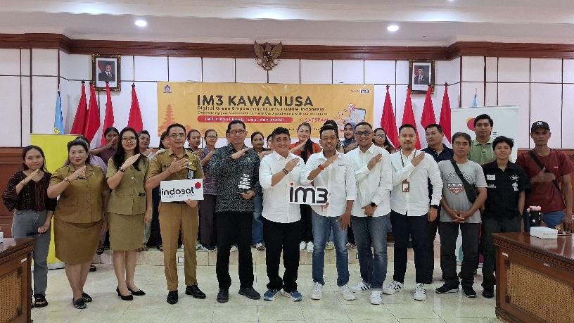 Workshop IM3 Kawanusa dengan tema Digital Green Empowerment untuk UMKM Indonesia di Kantor Dinas Koperasi dan UKM Provinsi Bali, Senin (15/12/2025). (balihotnews/rahma)