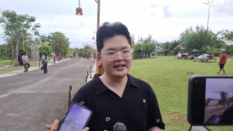 Assistant PR Manager Nuanu Creative City, Calvin, pada Jumat (26/12/2025). (balihotnews/rahma)