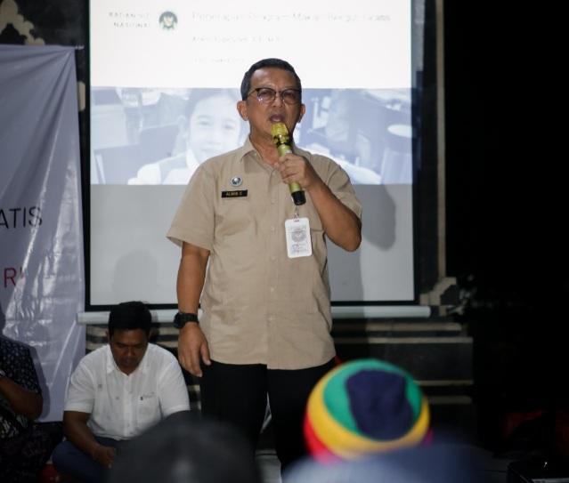 Analis Madya Direktorat Promosi dan Edukasi Gizi BGN, Alwin Supriyadi saat Sosialisasi Program Makan Bergizi Gratis (MBG) di Desa Banjar Anyar, Kecamatan Kediri, pada Kamis (20/11/2025). (balihotnews/istimewa)