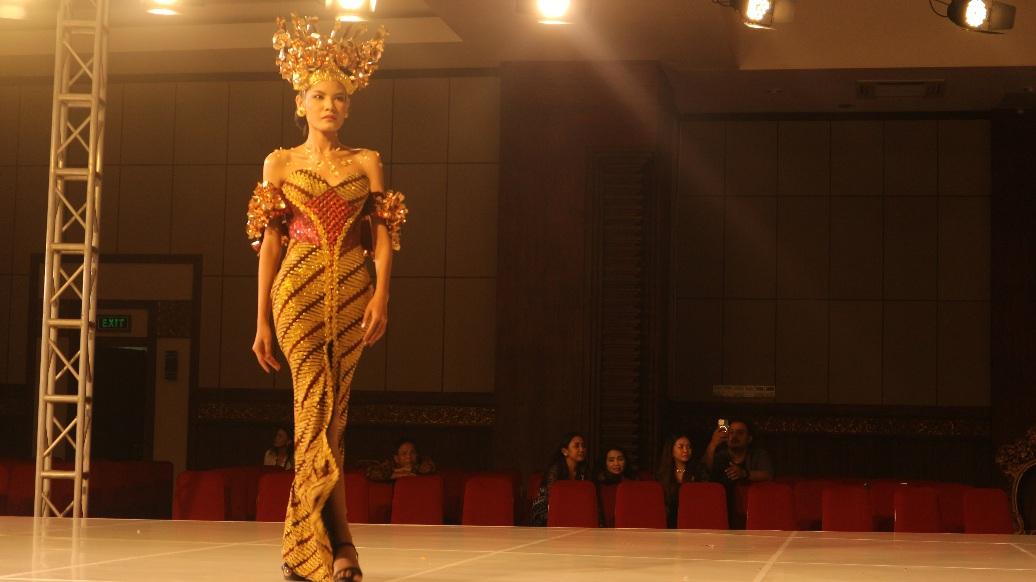 Bali Fashion Tendance 2026 resmi digelar di Kampus Institut Seni Indonesia (ISI) Bali, Sabtu malam (20/12/2025). (balihotnews/istimewa)