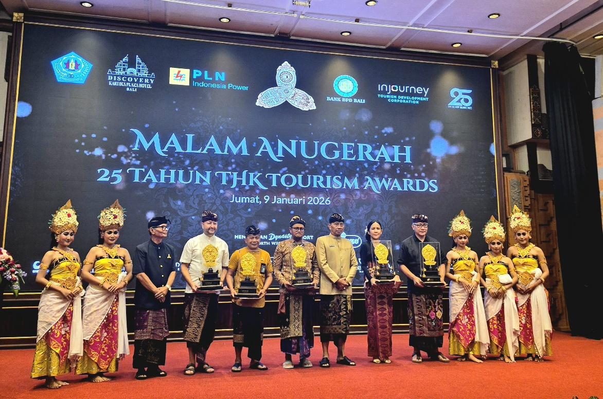 Suasana malam puncak Tri Hita Karana (THK) Awards ke-25 di Discovery Kartika Plaza Hotel, Kuta, Badung, Jumat (9/1/2026). Sebanyak lima perusahaan menerima penghargaan Corporate Social Responsibility (CSR) atas kontribusi nyata mereka terhadap lingkungan dan masyarakat. (Balihotnews/Ist).