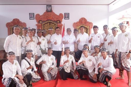 Wakil Gubernur Bali Nyoman Giri Prasta hadiri rangkaian upacara Melaspas Kantor Perbekel Patemon di Banjar Dinas Sema, Desa Patemon, Kecamatan Seririt, Kabupaten Buleleng, Rabu (7/1/2026). (balihotnews/istimewa)