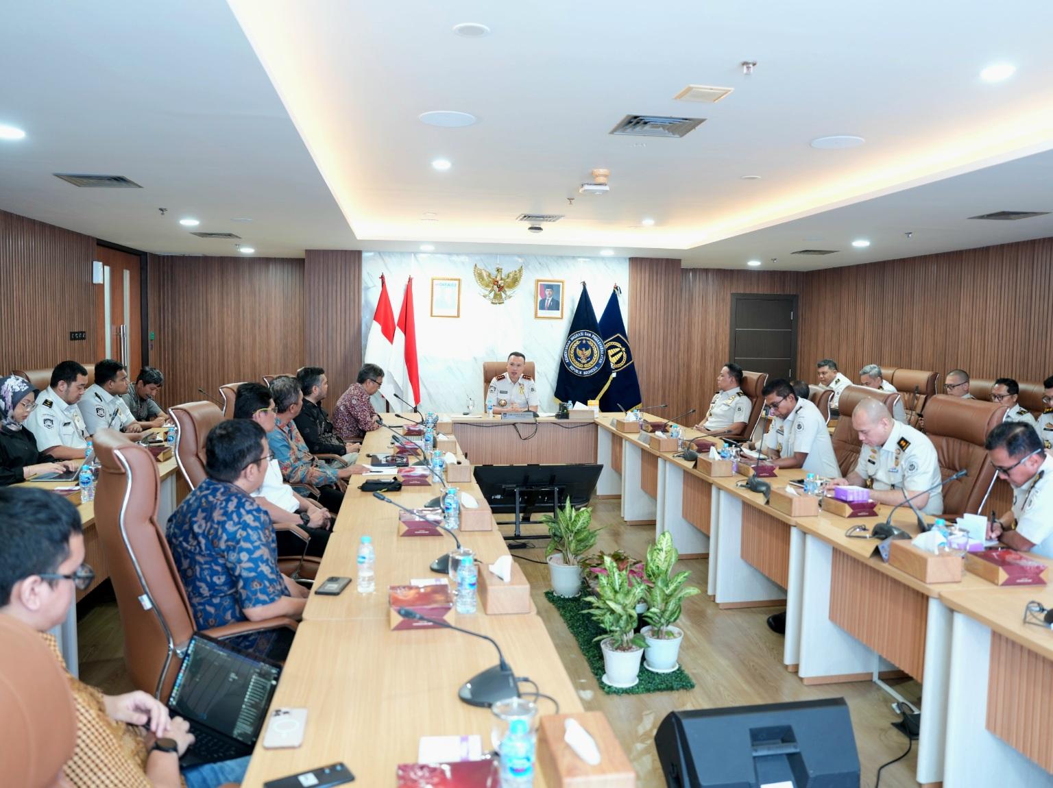 Dirjen Imigrasi bersama perwakilan tim ahli ITB saat merumuskan teknologi drone pengintai "Pagar Digital" di Gedung Ditjen Imigrasi, Jakarta, Selasa (30/6/2026).