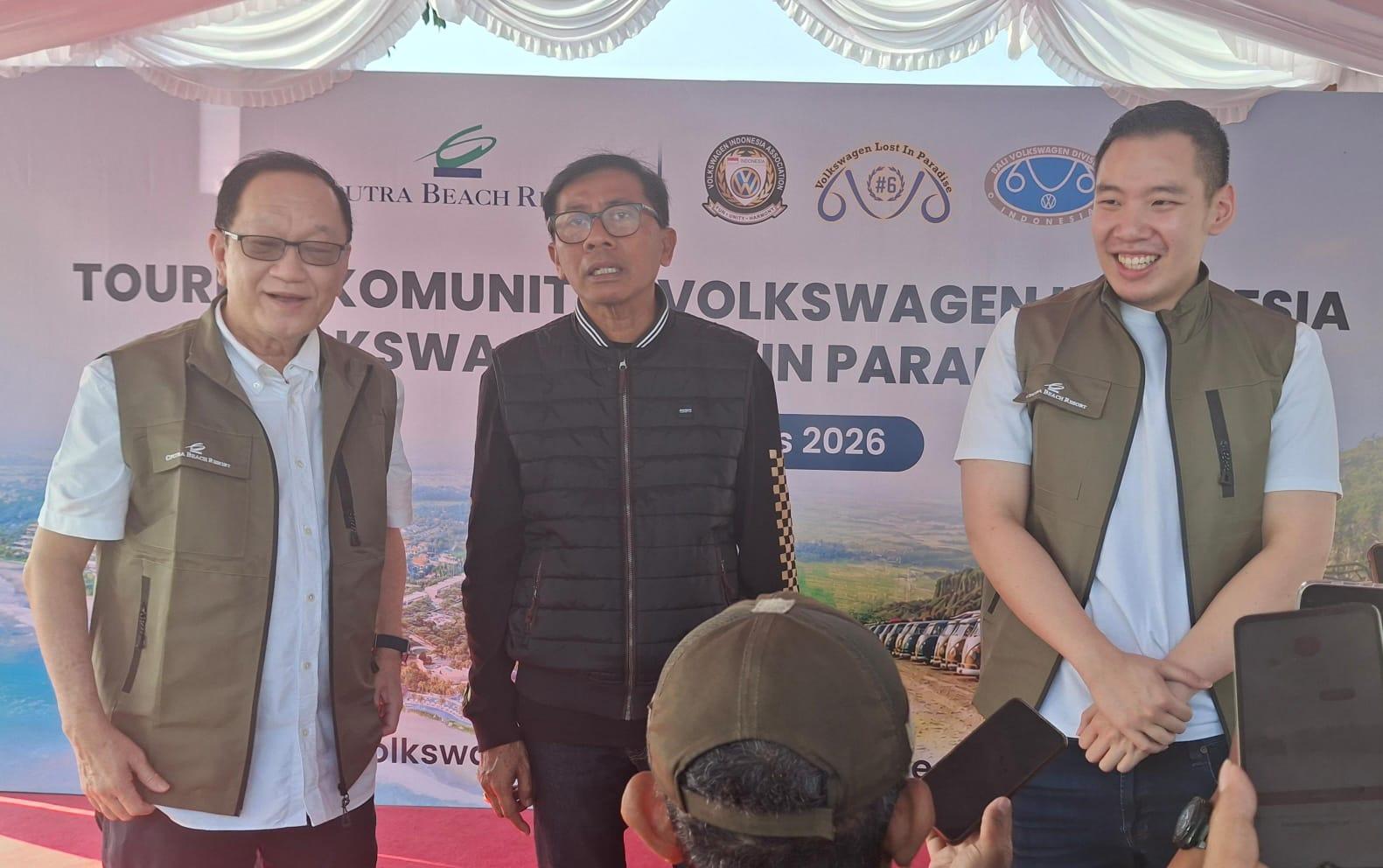 Artadinata Djangkar, Senior Direktur Ciputra Group (kiri), I Gede Susila, Sekertaris Daerah Kabupaten Tabanan (tengah) dan William Ciputra, General Manager of Ciputra Group (kanan). (balihotnews/redaksi)
